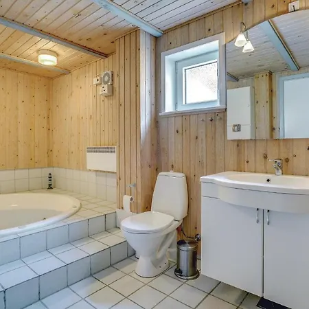 Stunning In W/ Sauna And 4 Bedrooms בלבאנד