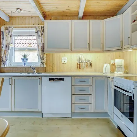 Stunning In W/ Sauna And 4 Bedrooms בית נופש בלבאנד