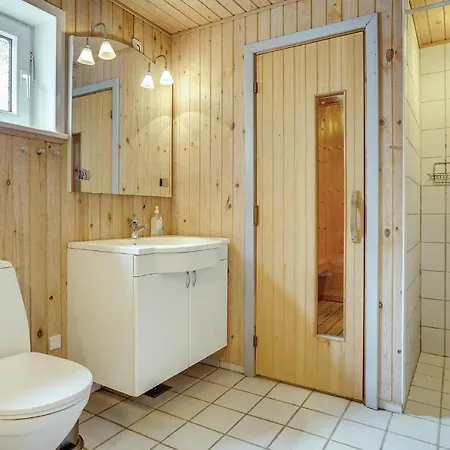 Stunning In W/ Sauna And 4 Bedrooms בית נופש